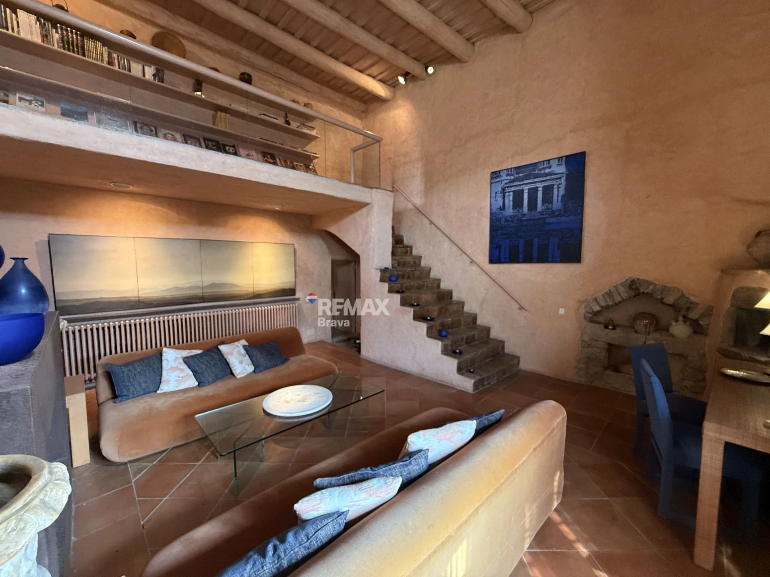 Encantadora Casa de Piedra Restaurada en el Corazón Histórico de Madremanya