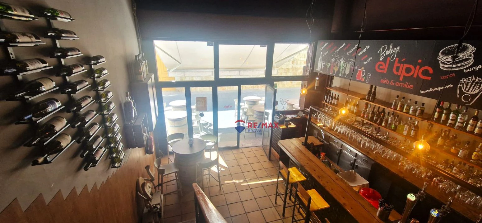 Roses, centro: se traspasa negocio de bar restaurante en inm
