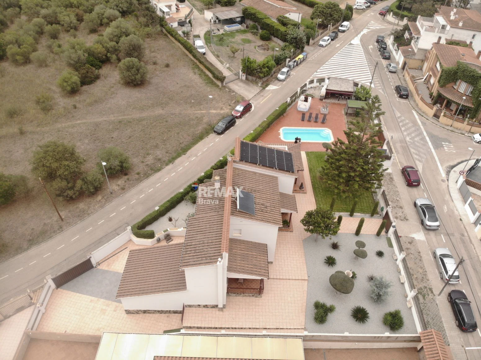 Exclusiva Vivienda en Roses sobre Parcela de 1.190 m² en Entorno Muy Tranquilo