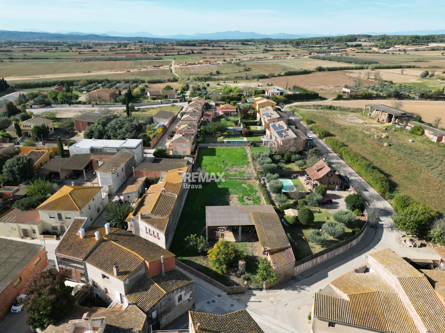 Oportunidad Única en La Tallada d’Empordà: Amplio Terreno en Zona Residencial