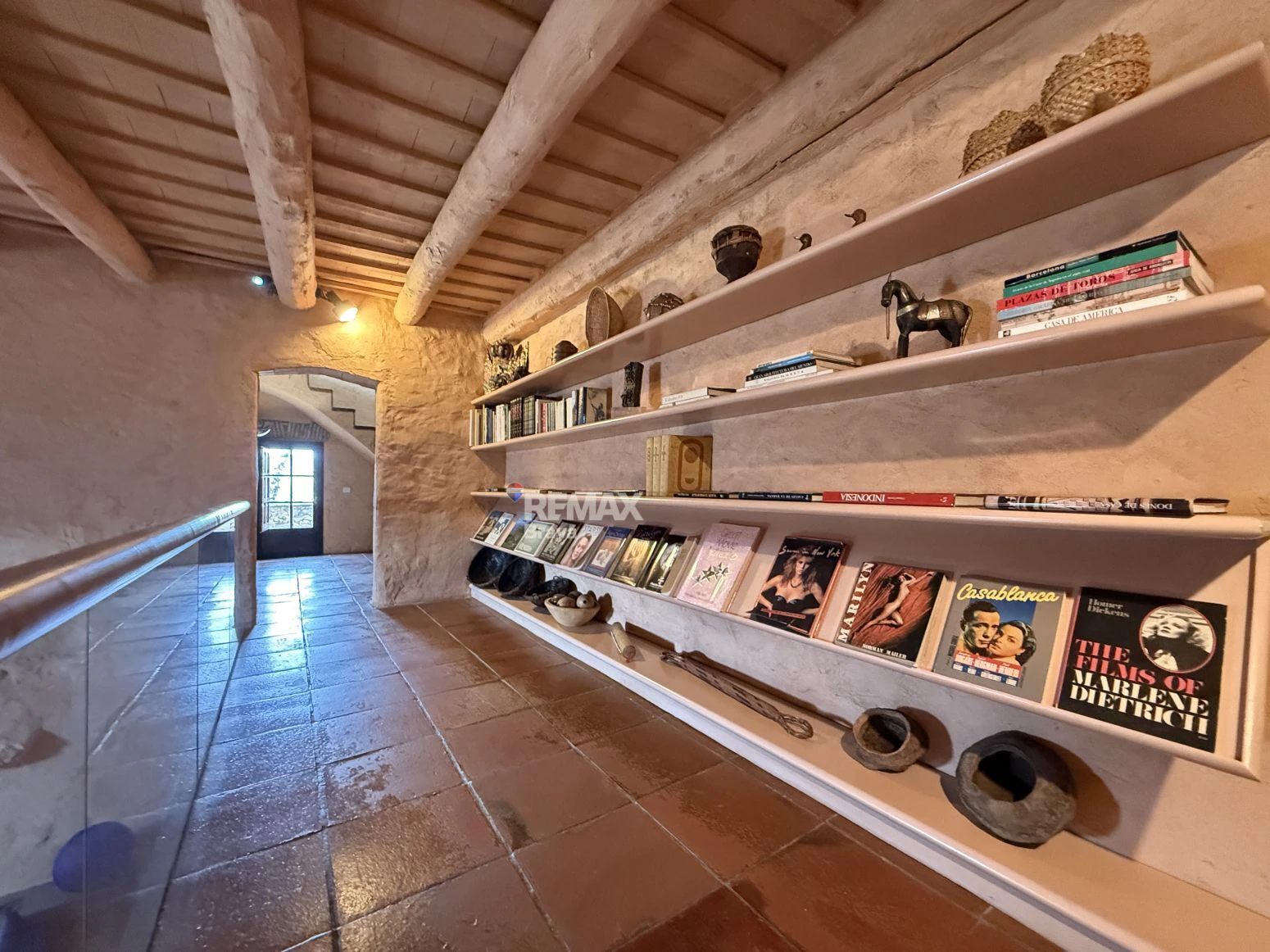 Encantadora Casa de Piedra Restaurada en el Corazón Histórico de Madremanya