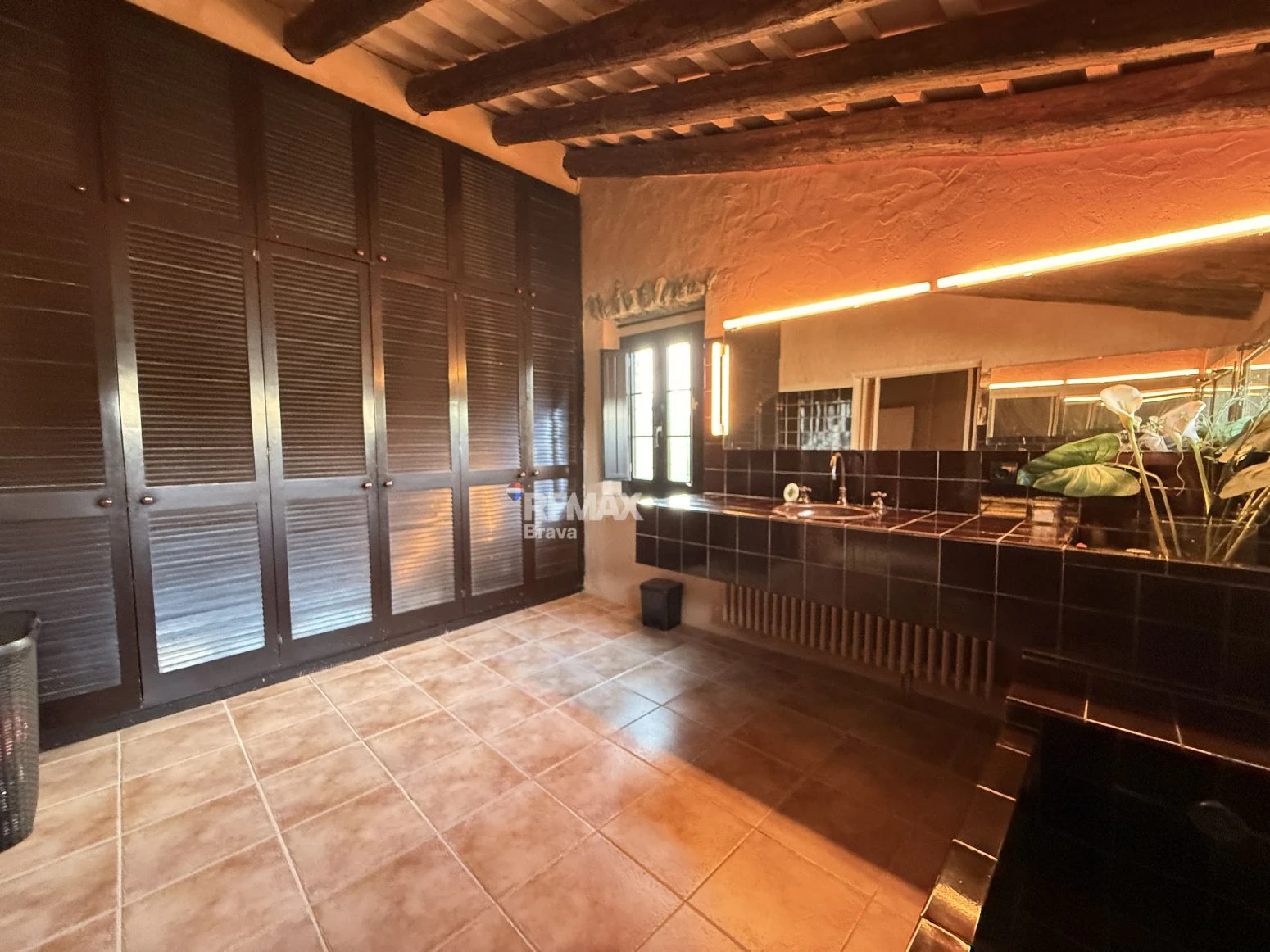 Encantadora Casa de Piedra Restaurada en el Corazón Histórico de Madremanya