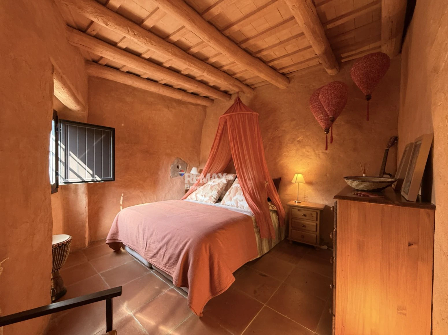 Encantadora Casa de Piedra Restaurada en el Corazón Histórico de Madremanya
