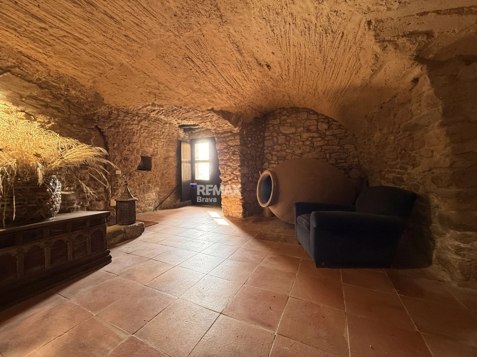 Encantadora Casa de Piedra Restaurada en el Corazón Histórico de Madremanya