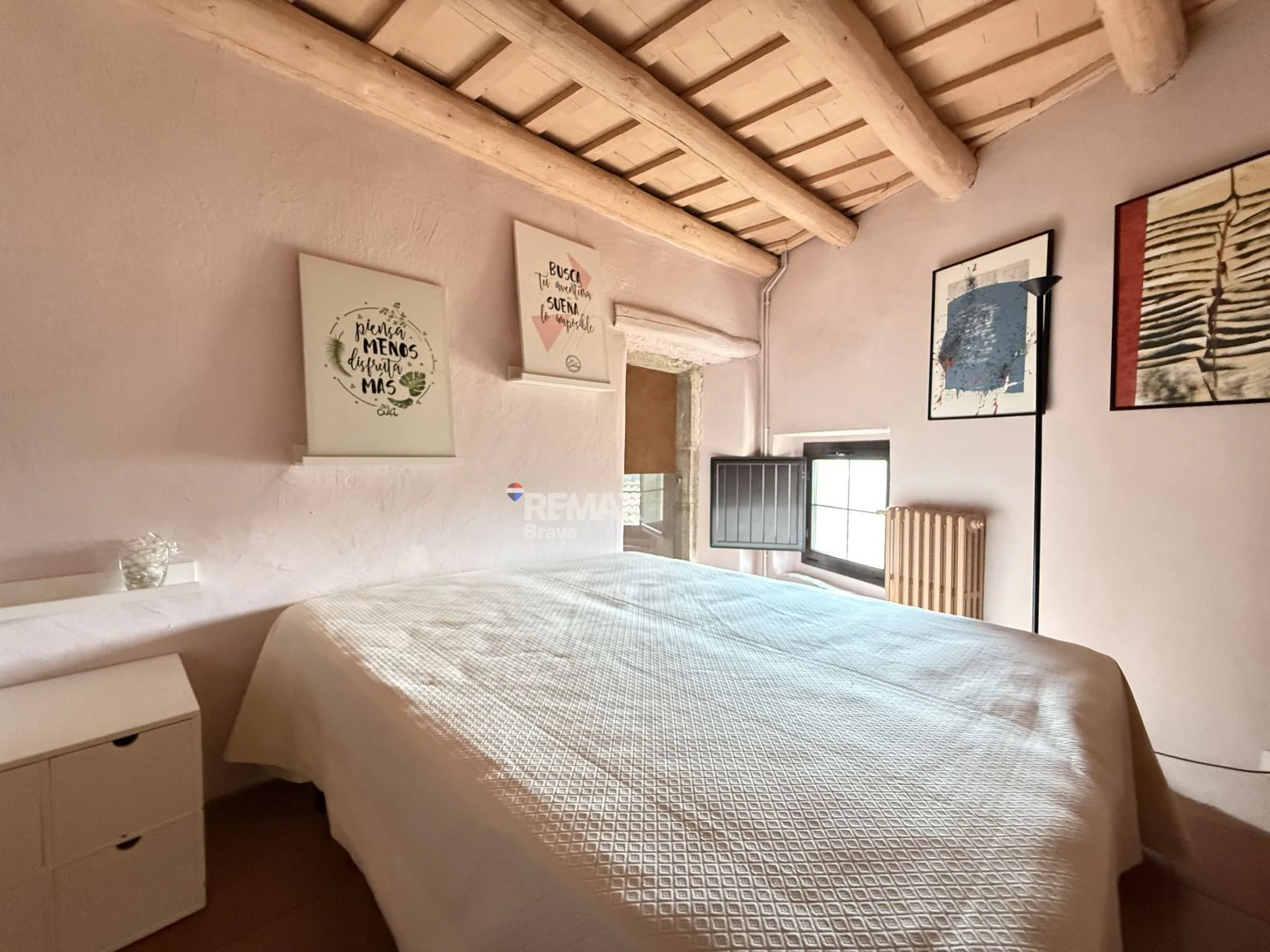 Encantadora Casa de Piedra Restaurada en el Corazón Histórico de Madremanya