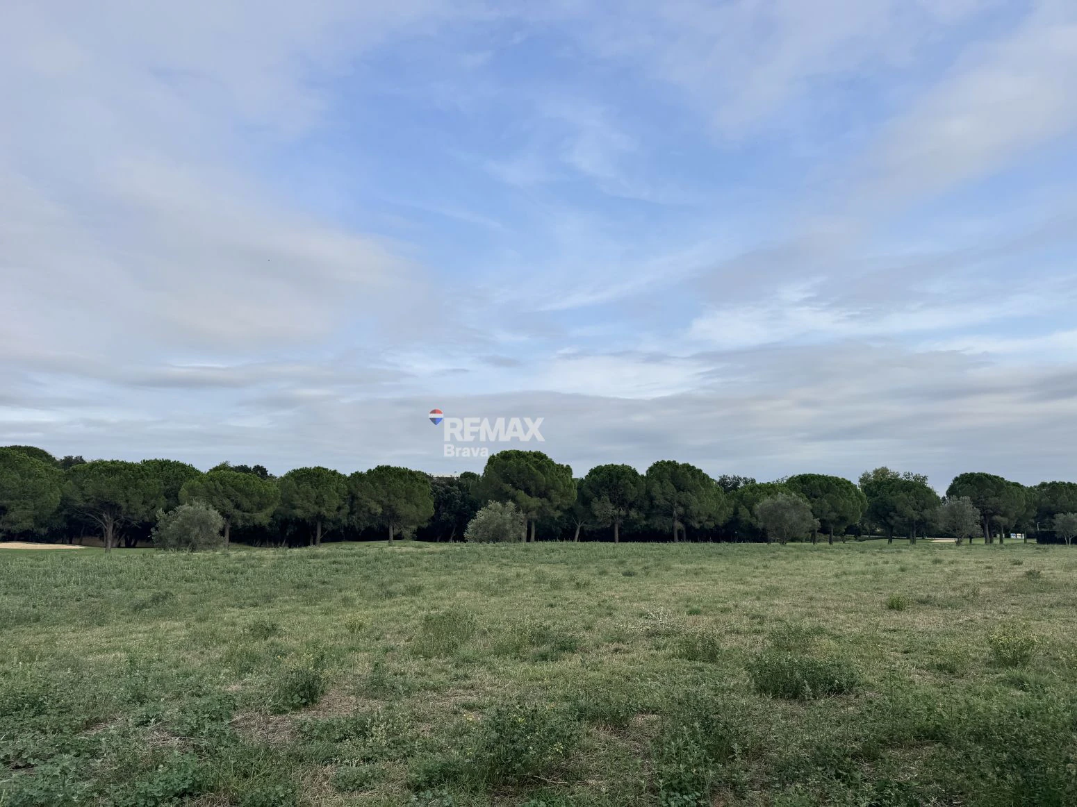 Exclusiva Parcela de 2.512 m² en Primera Línea de Golf en Peralada