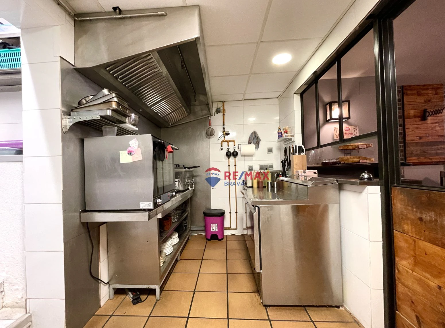 Roses, centro: se traspasa negocio de bar restaurante en inm