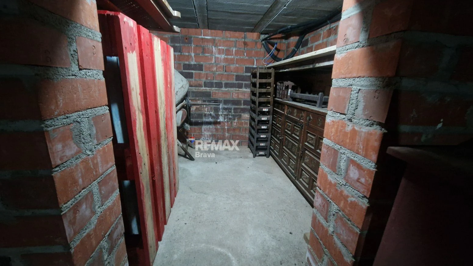 Exclusiva Vivienda en Roses sobre Parcela de 1.190 m² en Entorno Muy Tranquilo