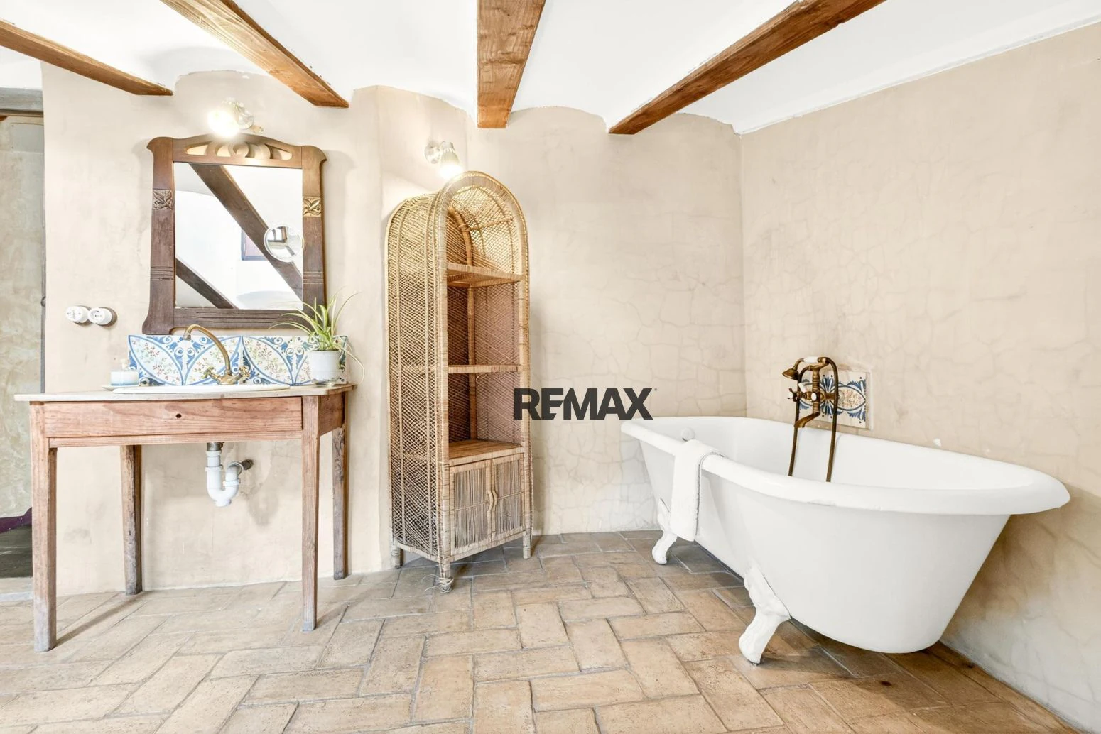 Casa de pueblo con encanto y más de 500 m² entre el Pla de l’Estany y l’Alt Empordà con licencia turística