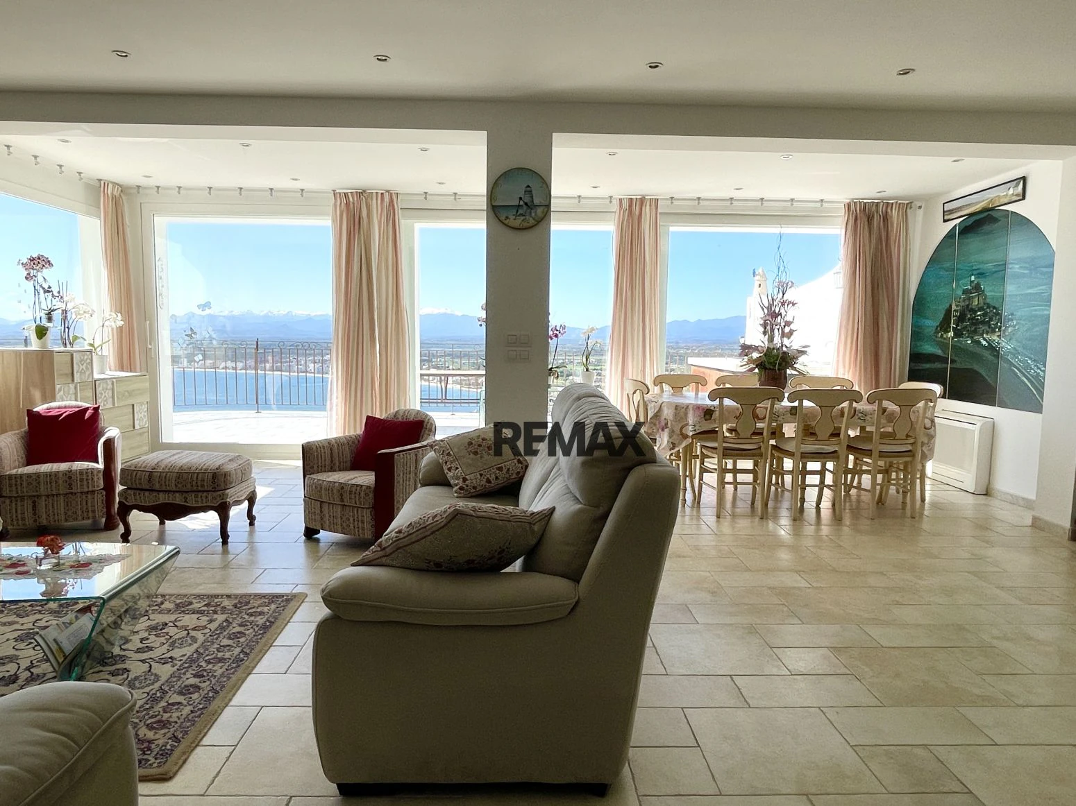 Villa mediterránea con espectaculares vistas al mar