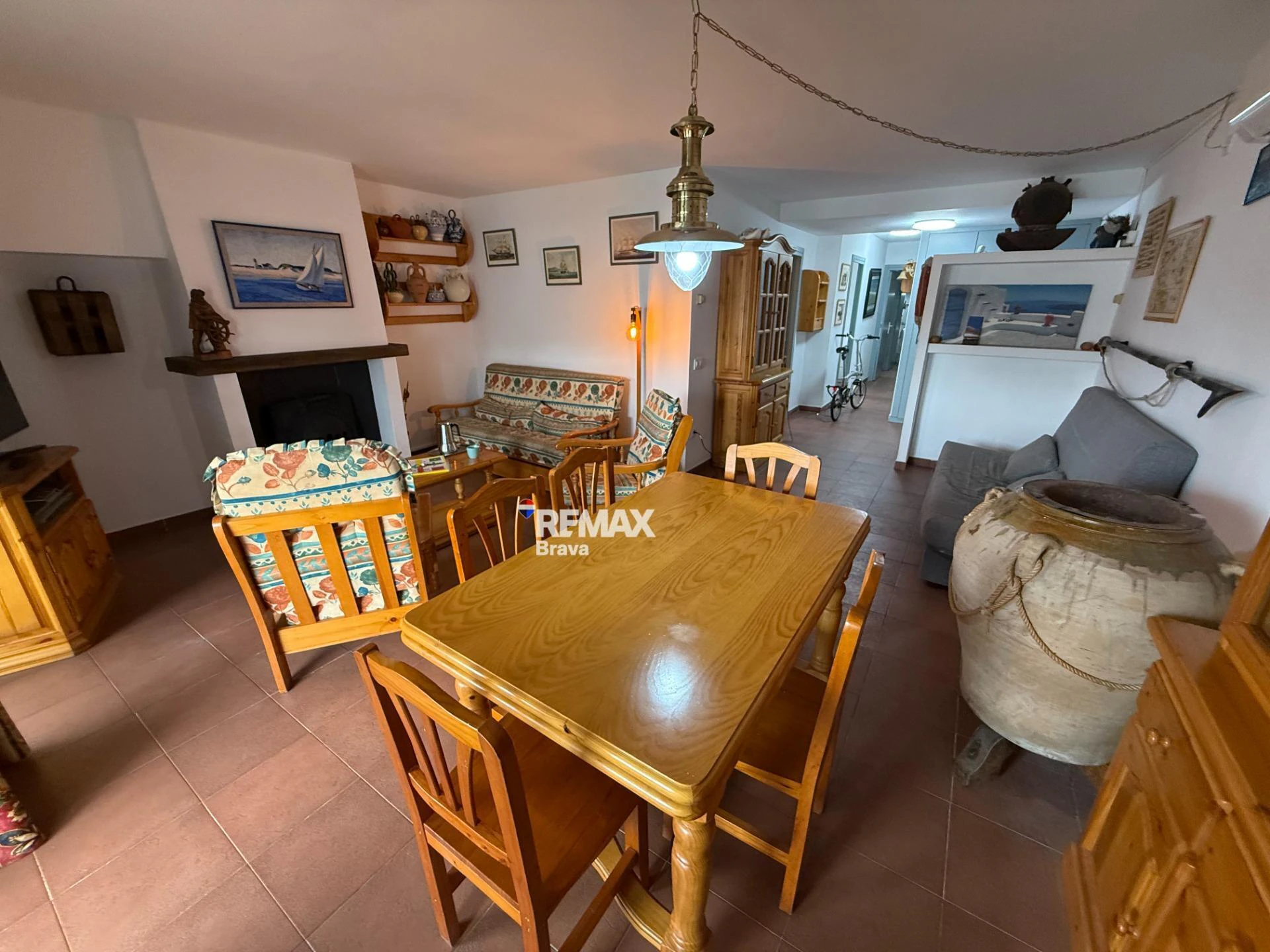 Exclusivo apartamento con amarre privado, gran terraza y licencia turística en Santa Margarida – Roses.