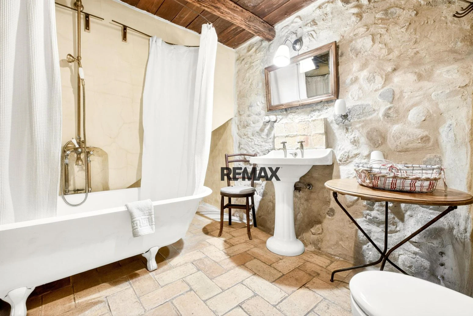 Casa de pueblo con encanto y más de 500 m² entre el Pla de l’Estany y l’Alt Empordà con licencia turística
