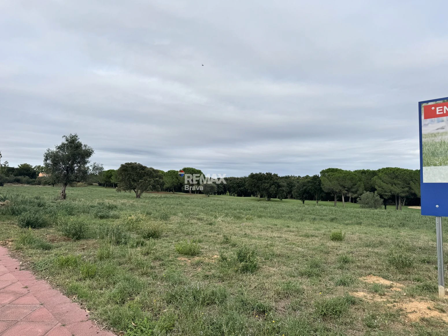 Exclusiva Parcela de 2.512 m² en Primera Línea de Golf en Peralada
