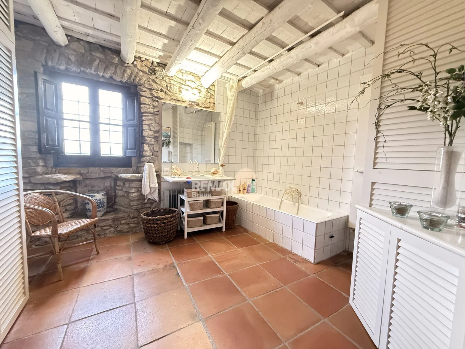 Encantadora Casa de Piedra Restaurada en el Corazón Histórico de Madremanya