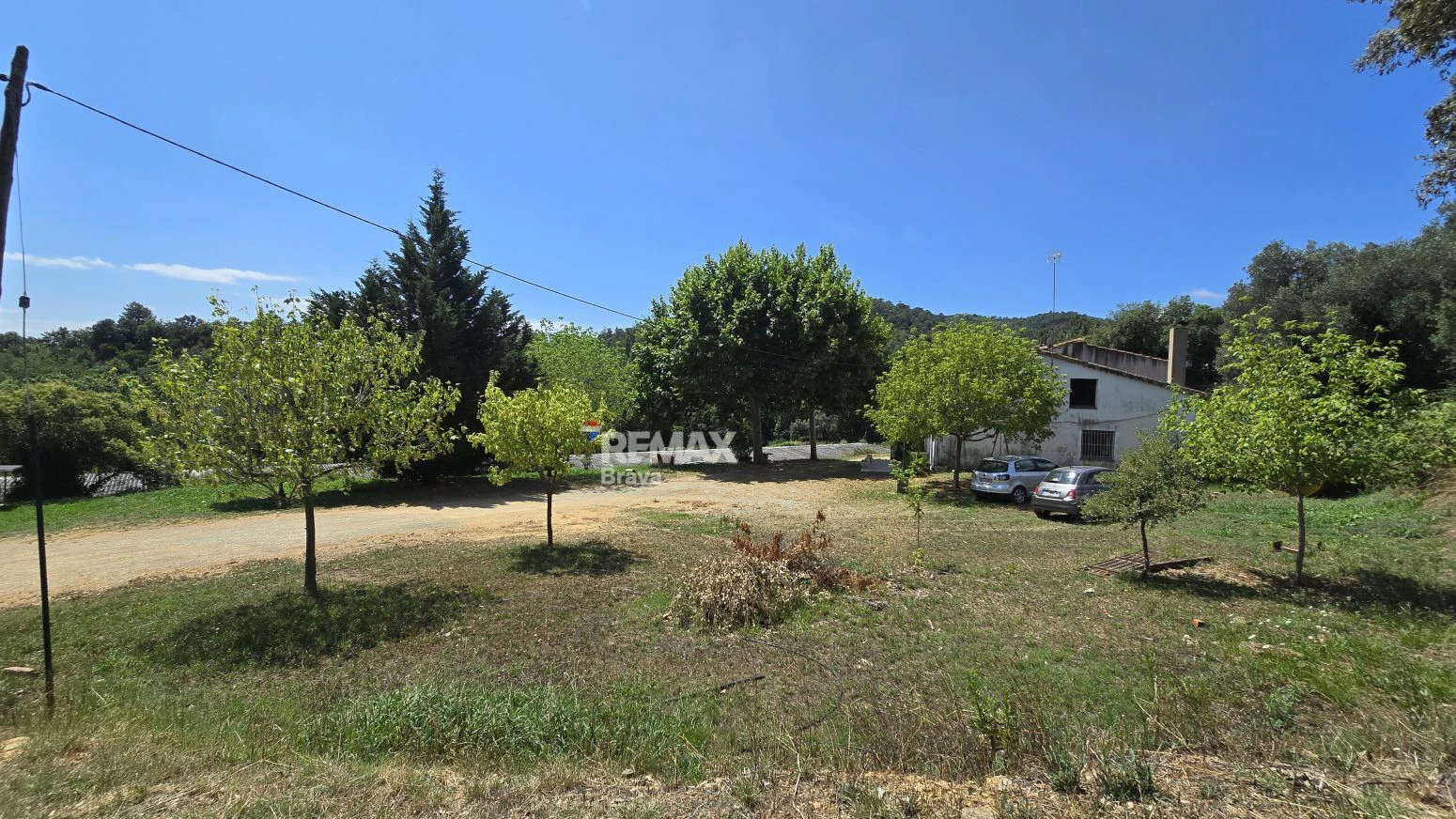 Finca Rústica 12h en Brunyola con Naves Avícolas Alquiladas e Ingresos Mensuales