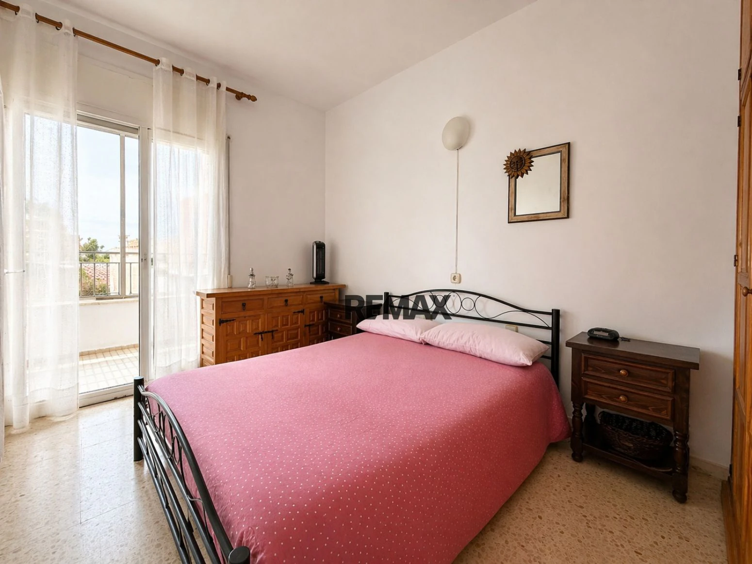 Amplio apartamento junto al mar en Santa Margarita, Roses.