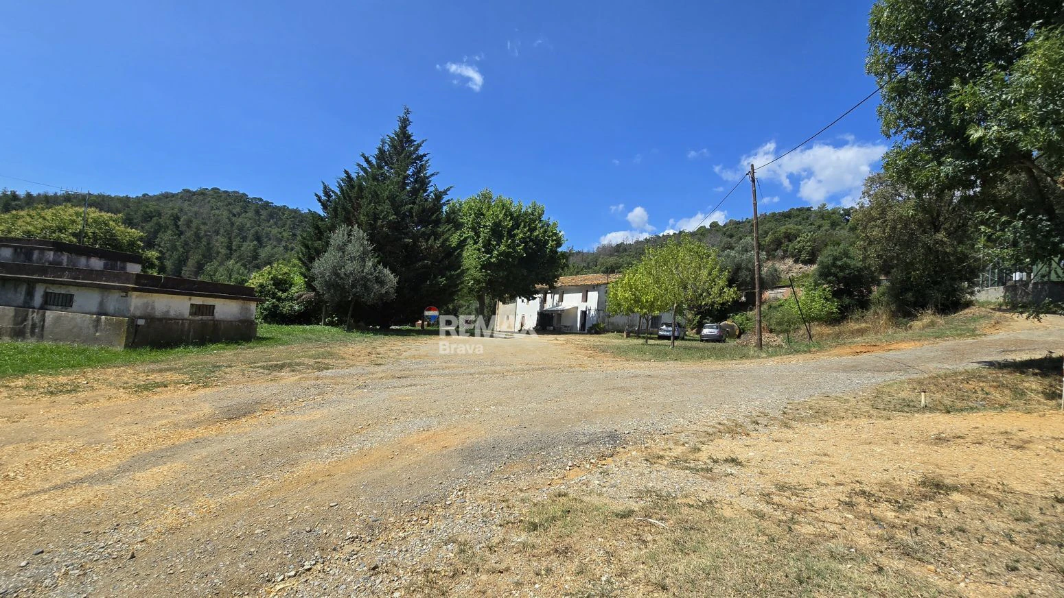 Finca Rústica 12h en Brunyola con Naves Avícolas Alquiladas e Ingresos Mensuales