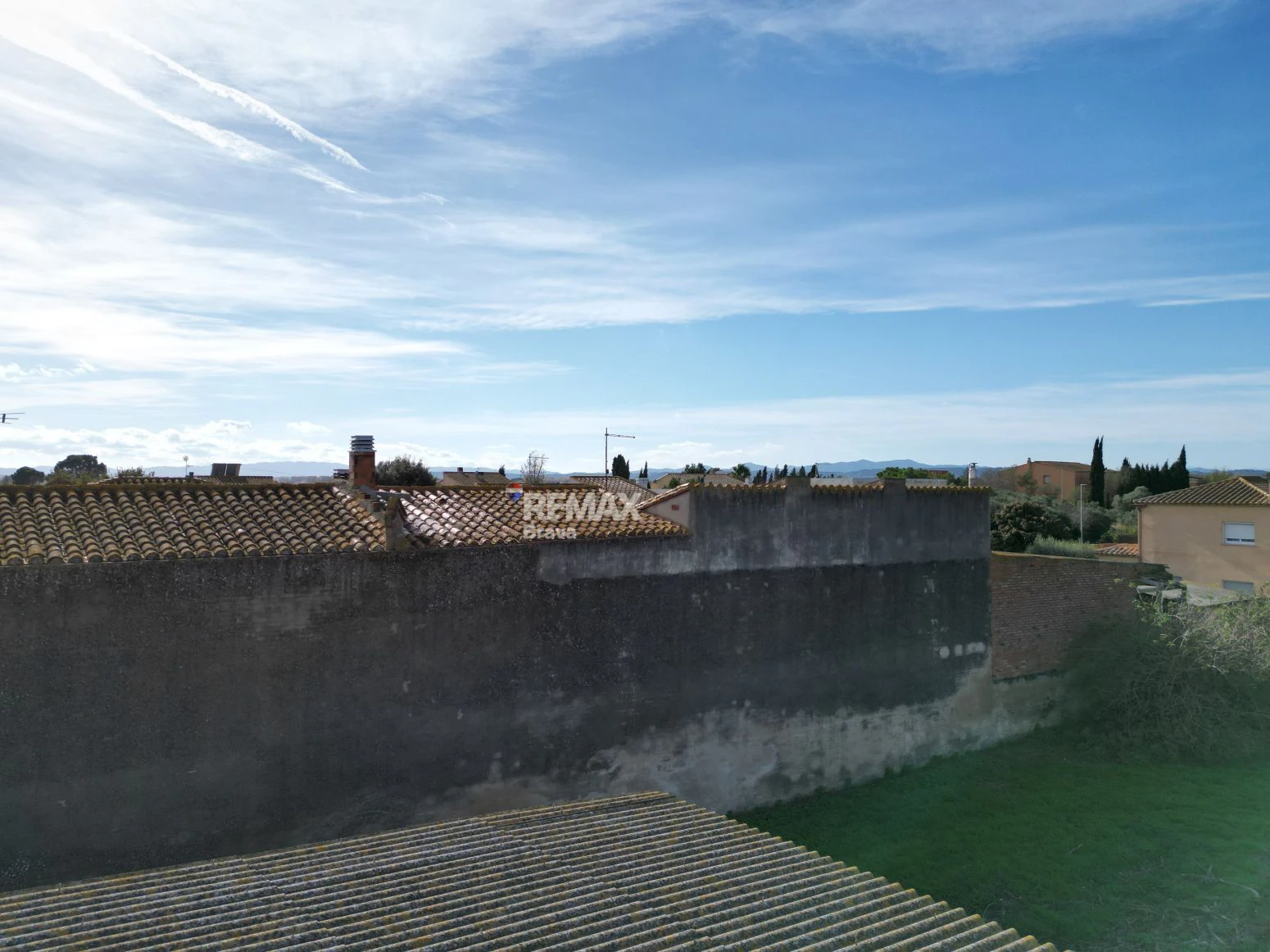 Oportunidad Única en La Tallada d’Empordà: Amplio Terreno en Zona Residencial