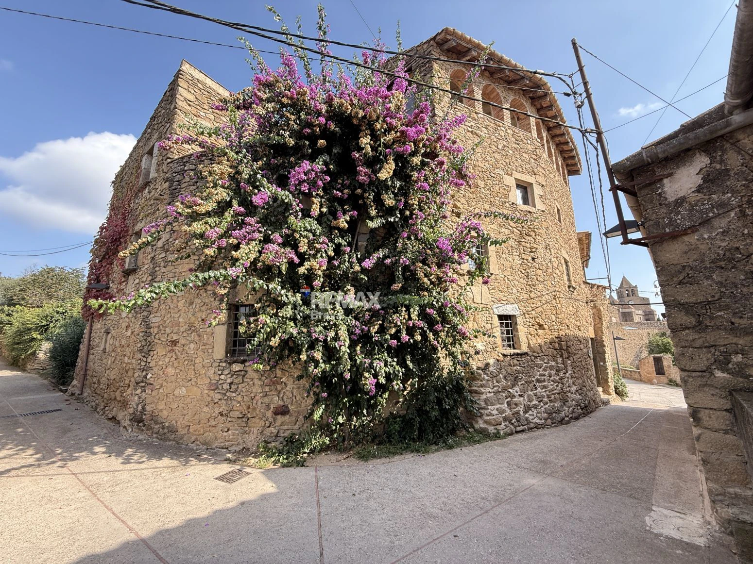 Encantadora Casa de Piedra Restaurada en el Corazón Histórico de Madremanya