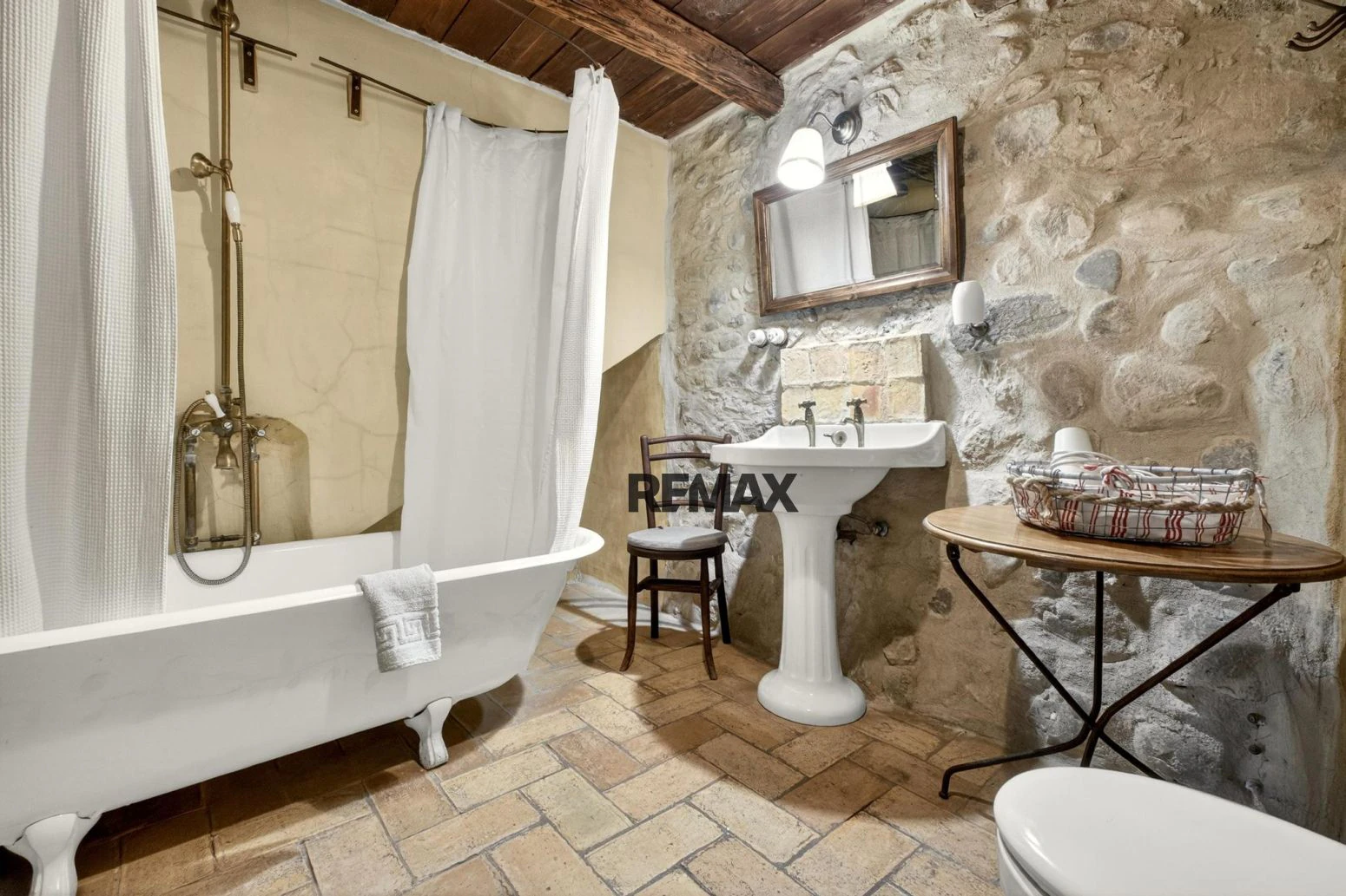 Casa de pueblo con encanto y más de 500 m² entre el Pla de l’Estany y l’Alt Empordà con licencia turística