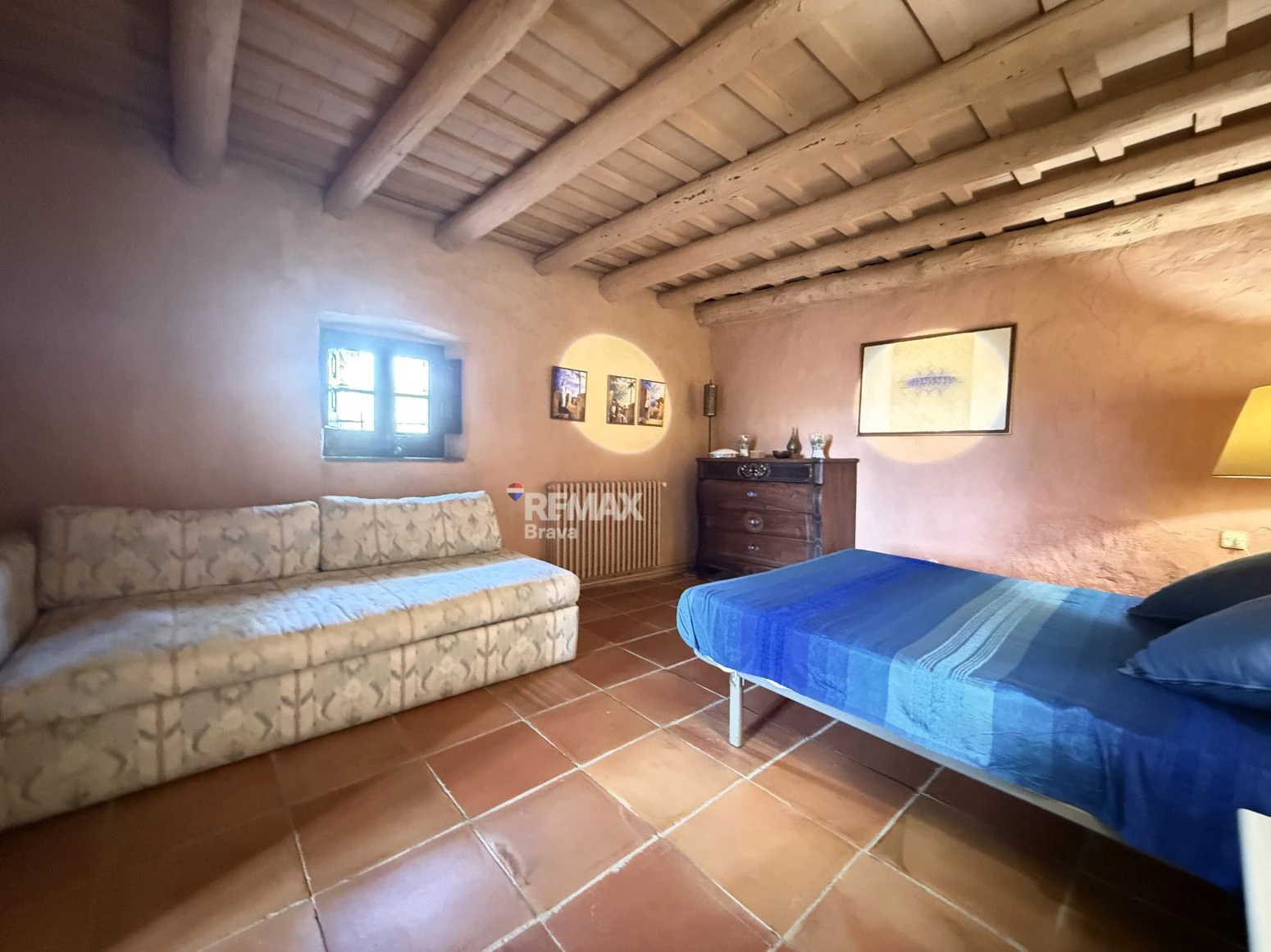 Encantadora Casa de Piedra Restaurada en el Corazón Histórico de Madremanya