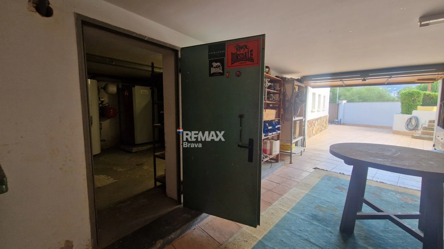 Exclusiva Vivienda en Roses sobre Parcela de 1.190 m² en Entorno Muy Tranquilo