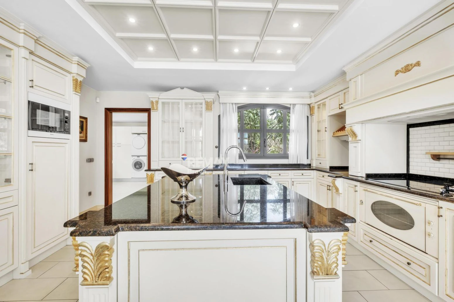 Villa Premium en Primera Línea de Golf en Peralada con Amplios Jardines y Privacidad Total