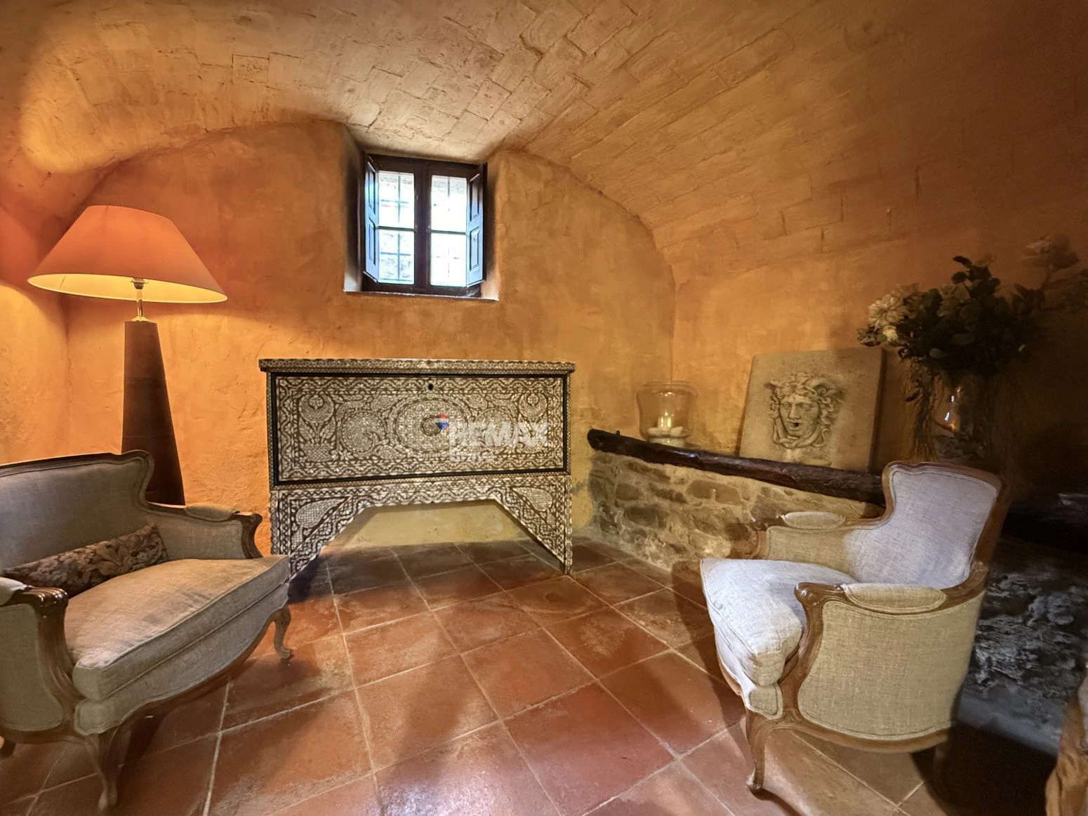 Encantadora Casa de Piedra Restaurada en el Corazón Histórico de Madremanya