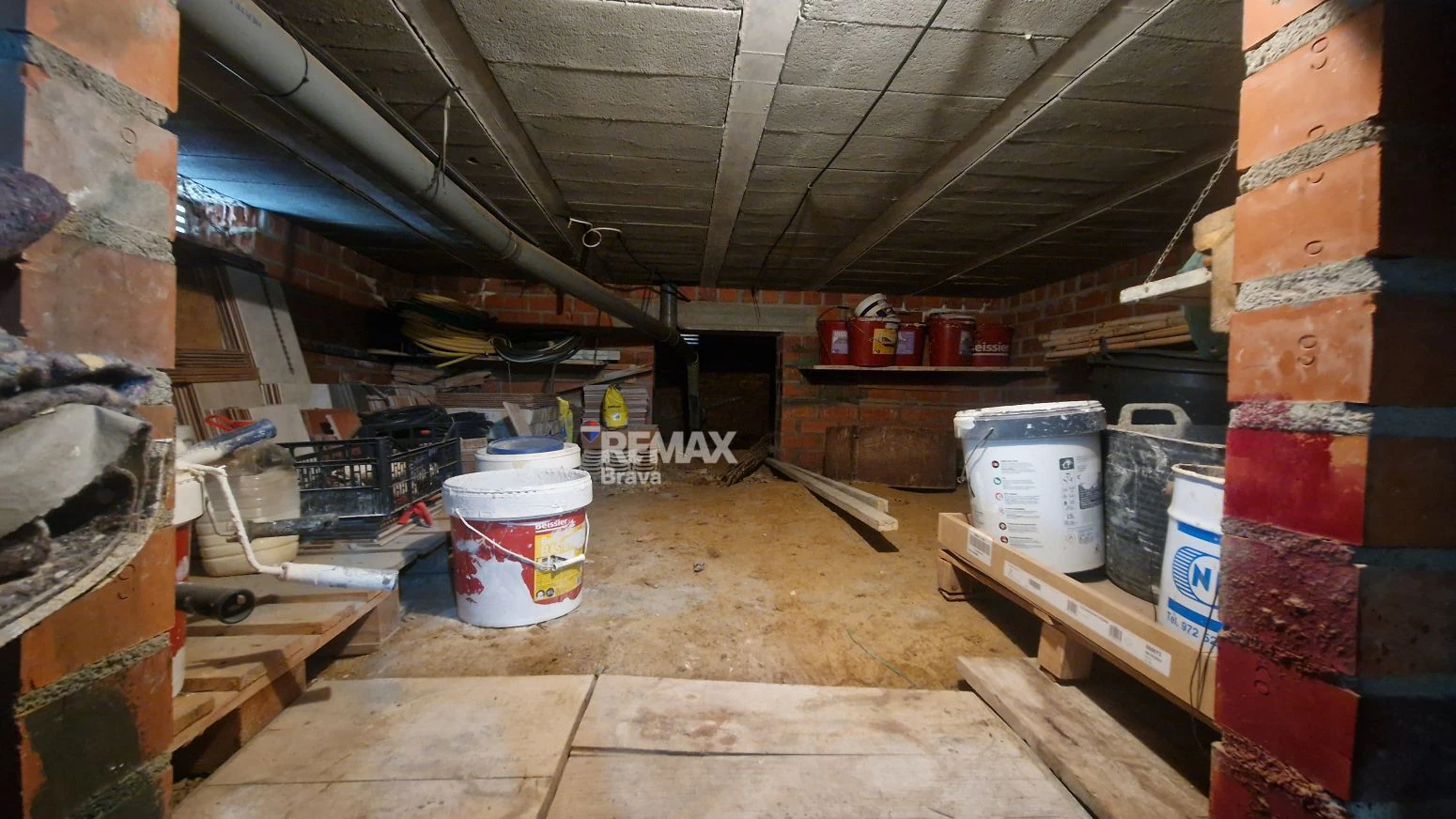 Exclusiva Vivienda en Roses sobre Parcela de 1.190 m² en Entorno Muy Tranquilo