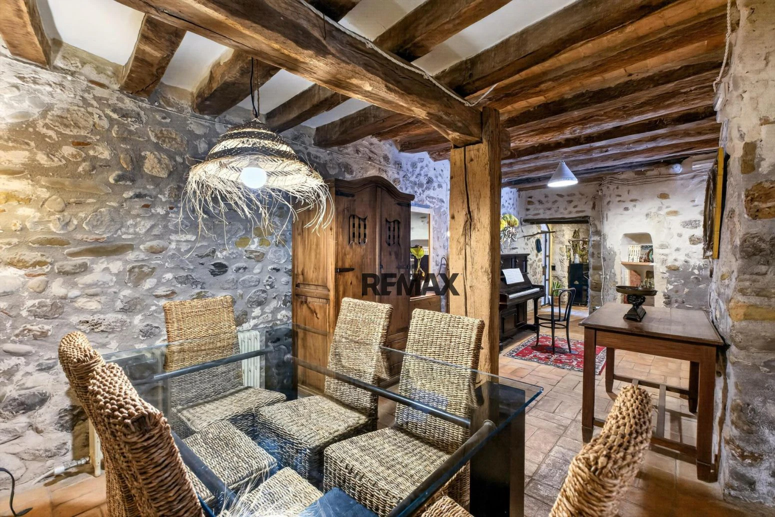 Casa de pueblo con encanto y más de 500 m² entre el Pla de l’Estany y l’Alt Empordà con licencia turística