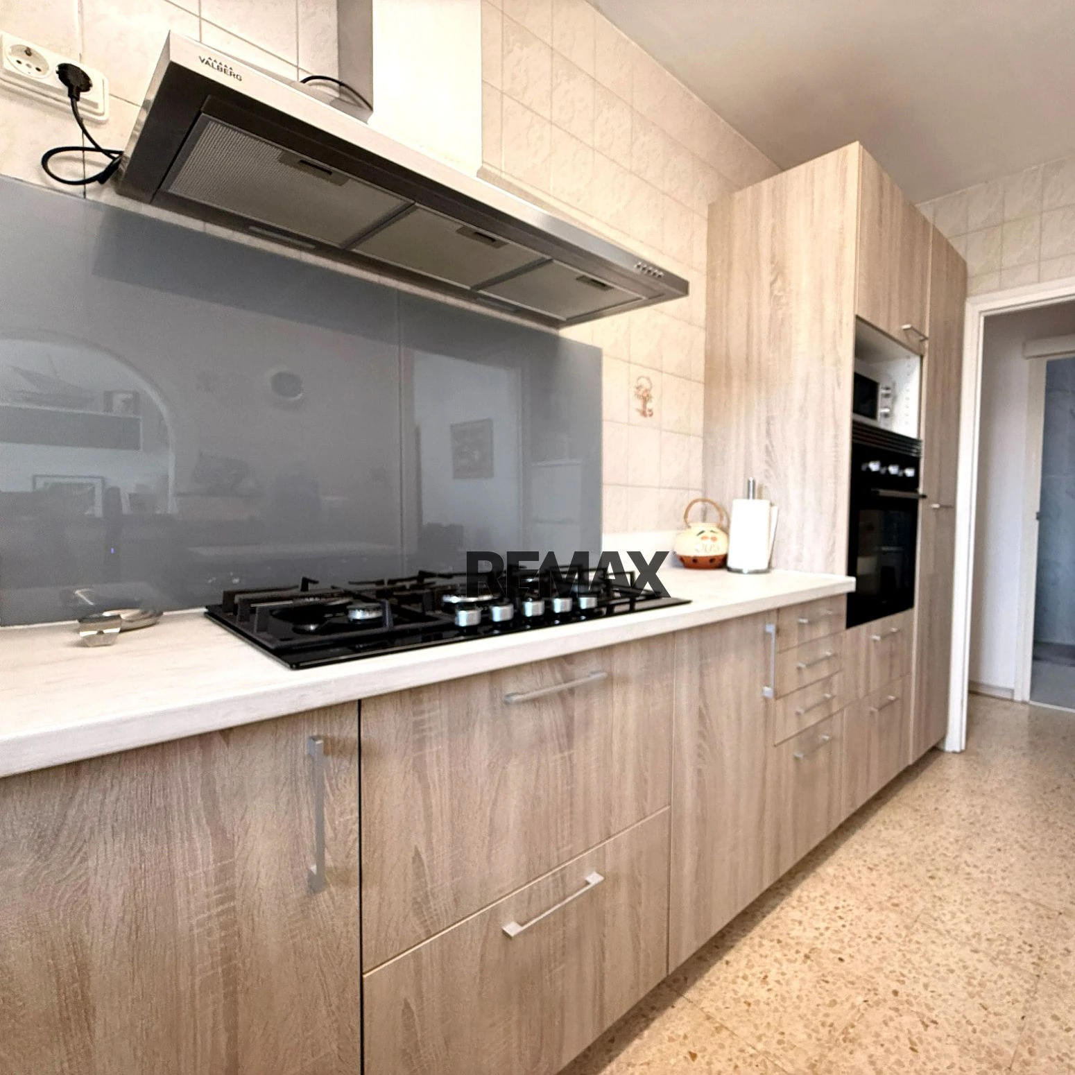Amplio apartamento junto al mar en Santa Margarita, Roses.