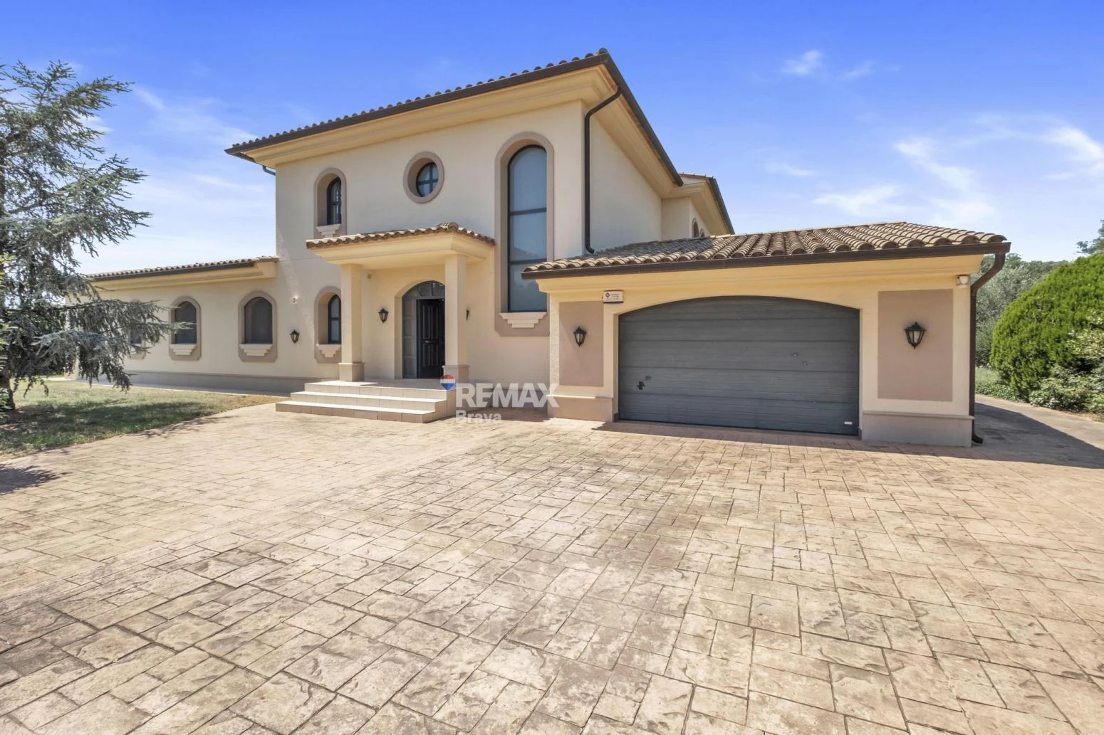 Villa Premium en Primera Línea de Golf en Peralada con Amplios Jardines y Privacidad Total