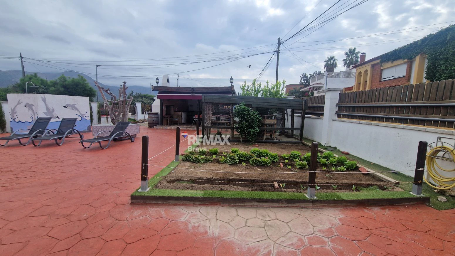 Exclusiva Vivienda en Roses sobre Parcela de 1.190 m² en Entorno Muy Tranquilo