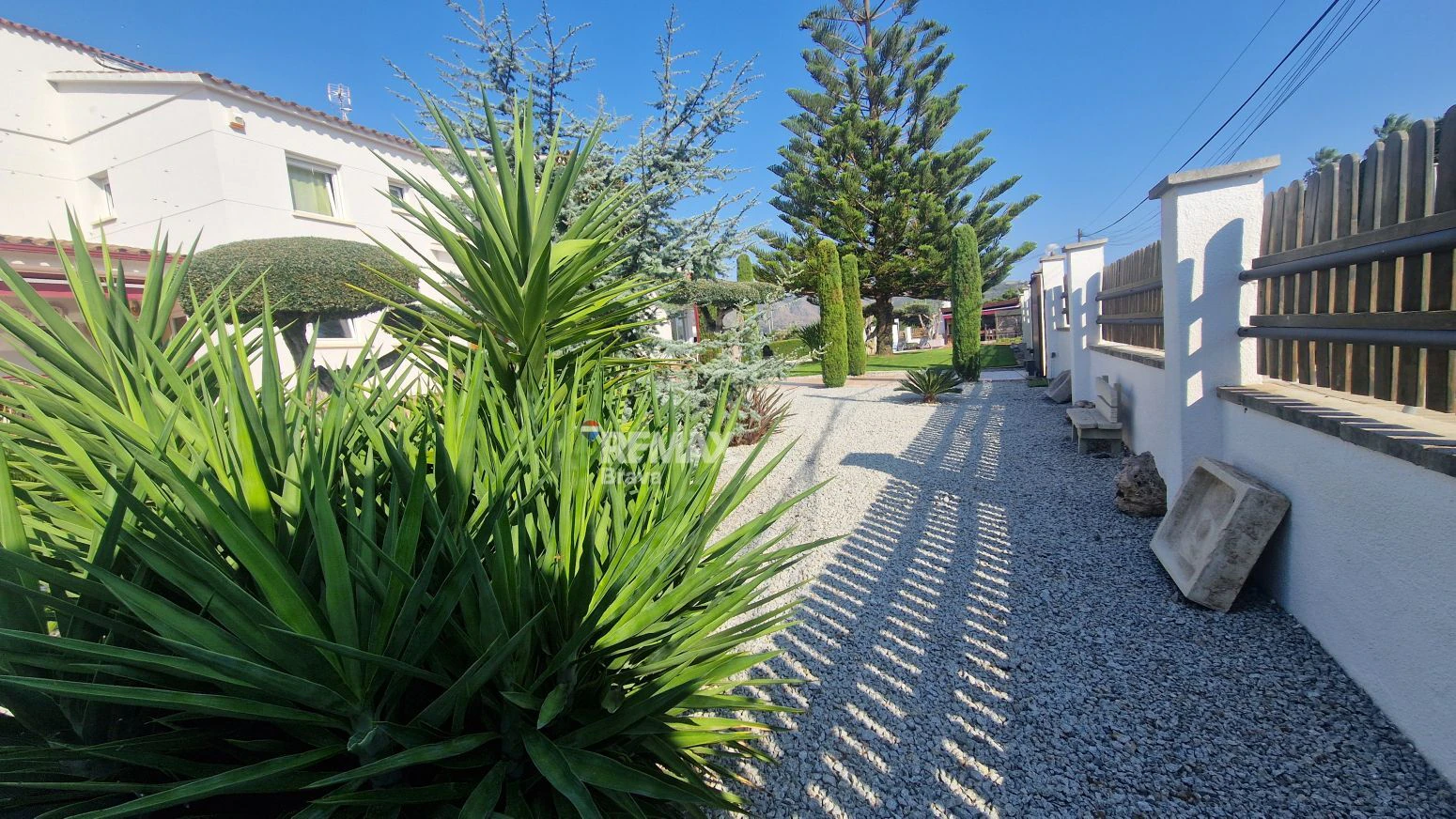 Exclusiva Vivienda en Roses sobre Parcela de 1.190 m² en Entorno Muy Tranquilo