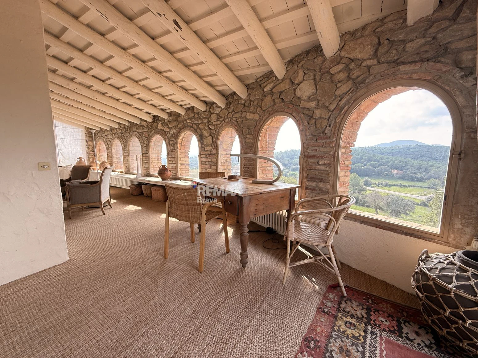 Encantadora Casa de Piedra Restaurada en el Corazón Histórico de Madremanya