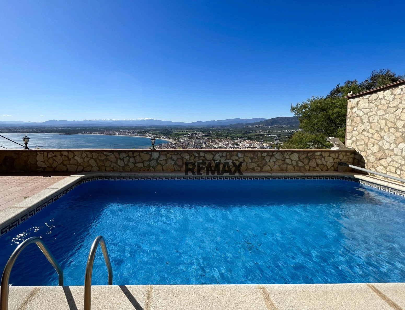 Villa mediterránea con espectaculares vistas al mar