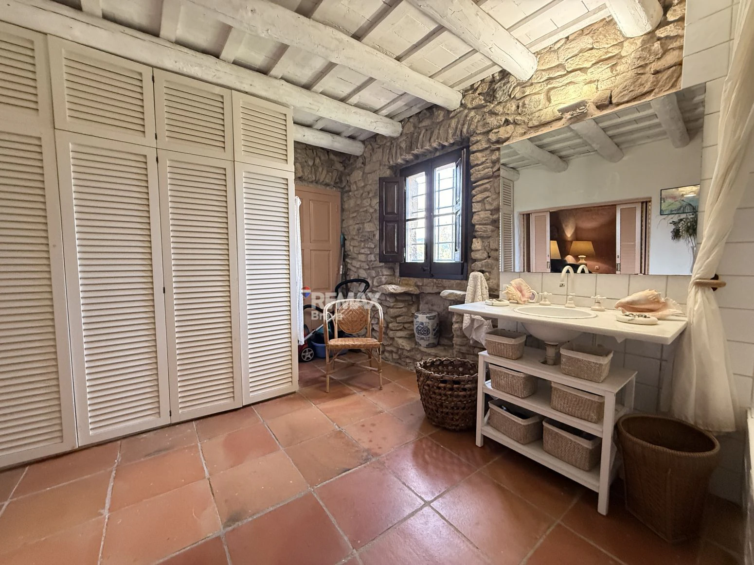Encantadora Casa de Piedra Restaurada en el Corazón Histórico de Madremanya