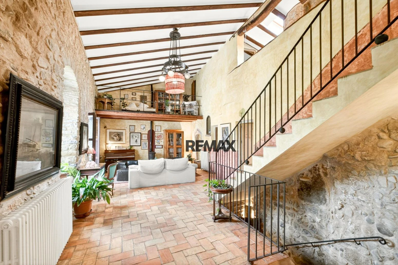 Casa de pueblo con encanto y más de 500 m² entre el Pla de l’Estany y l’Alt Empordà con licencia turística
