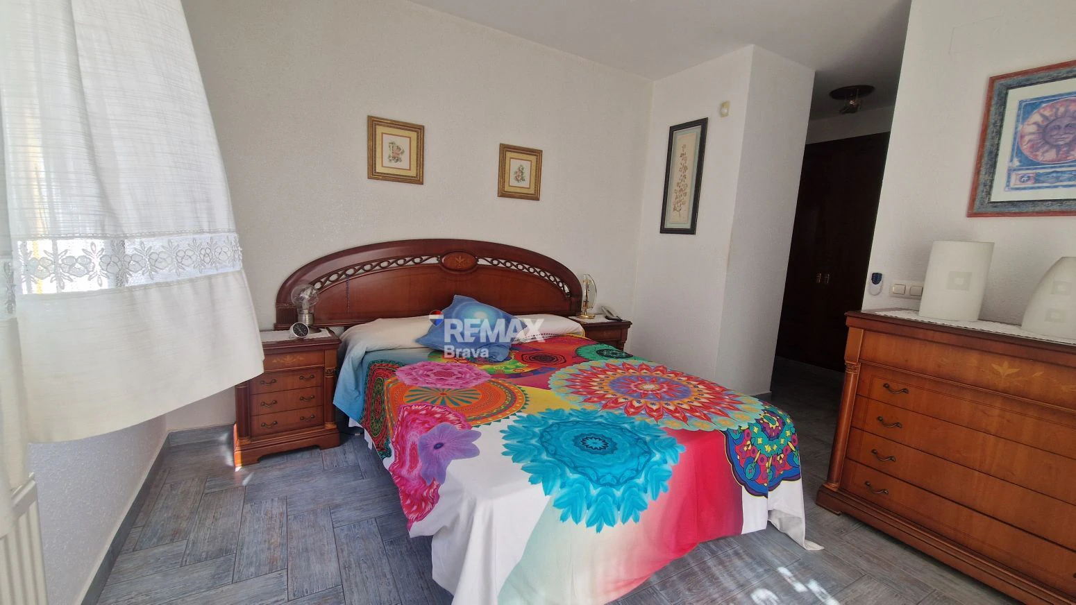 Exclusiva Vivienda en Roses sobre Parcela de 1.190 m² en Entorno Muy Tranquilo