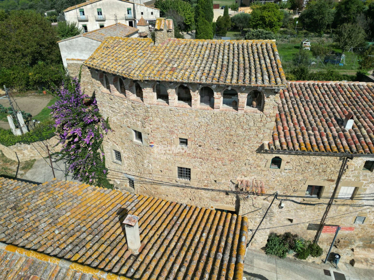 Encantadora Casa de Piedra Restaurada en el Corazón Histórico de Madremanya