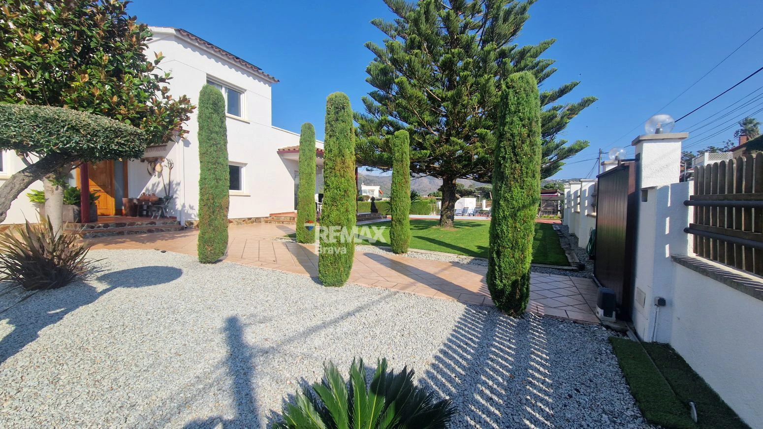 Exclusiva Vivienda en Roses sobre Parcela de 1.190 m² en Entorno Muy Tranquilo