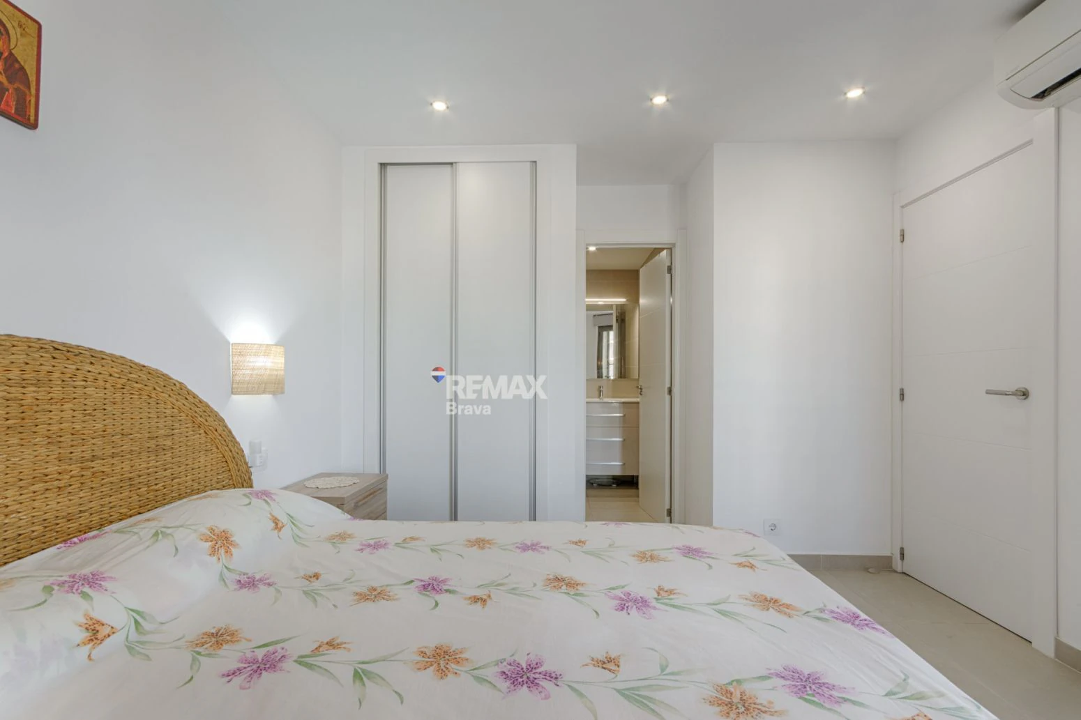 Exclusivo Apartamento Frente al Mar en Roses con Impresionante Terraza de 256 m²