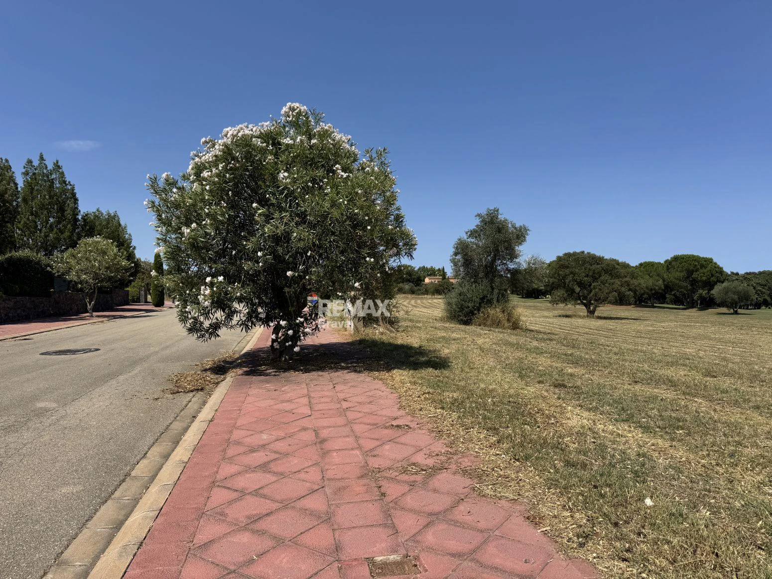 Exclusiva Parcela de 2.512 m² en Primera Línea de Golf en Peralada