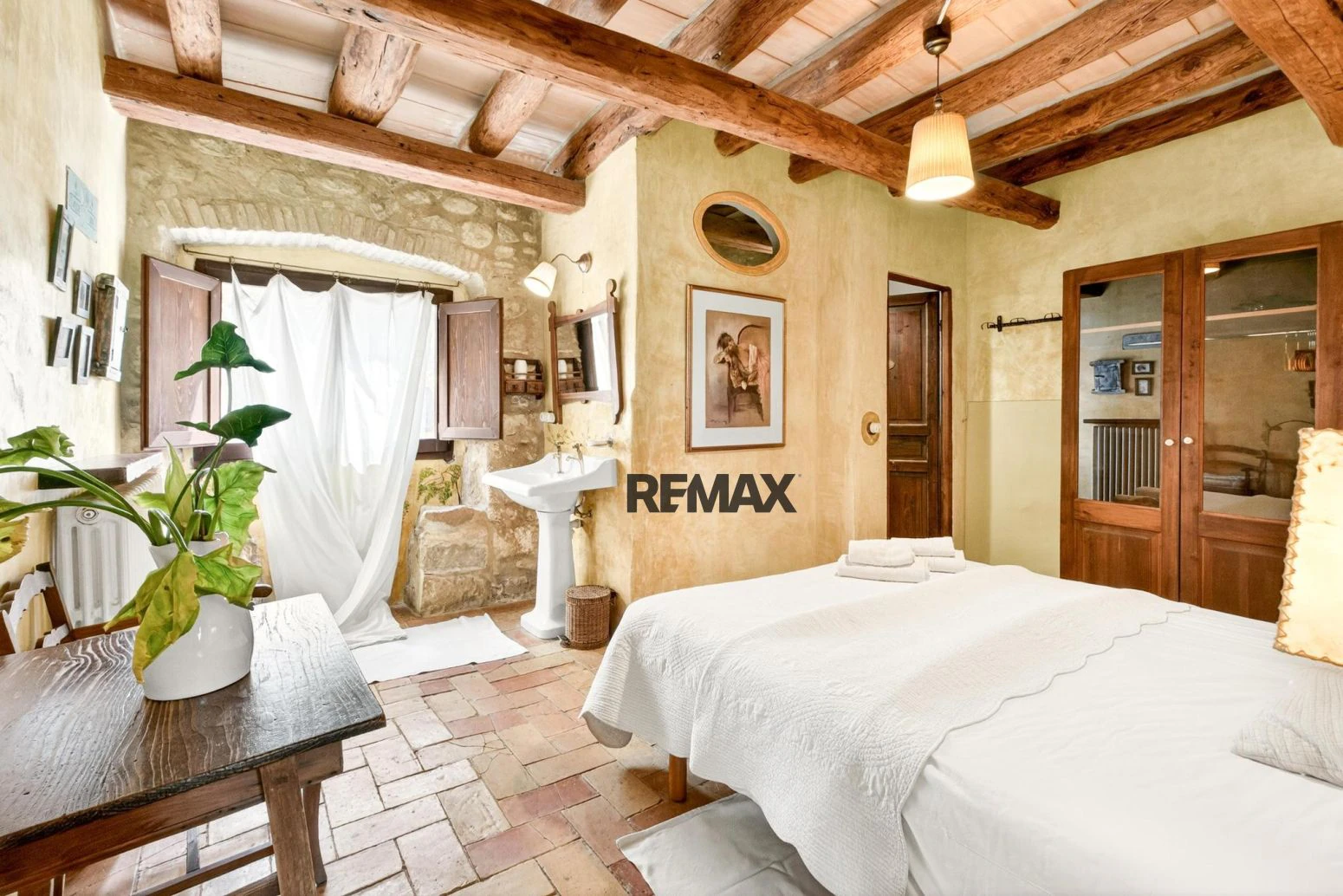 Casa de pueblo con encanto y más de 500 m² entre el Pla de l’Estany y l’Alt Empordà con licencia turística