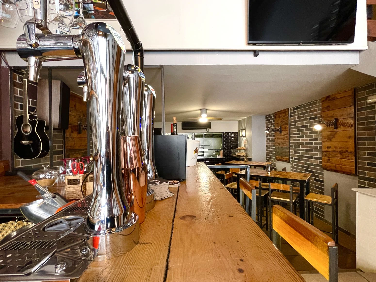 Roses, centro: se traspasa negocio de bar restaurante en inm