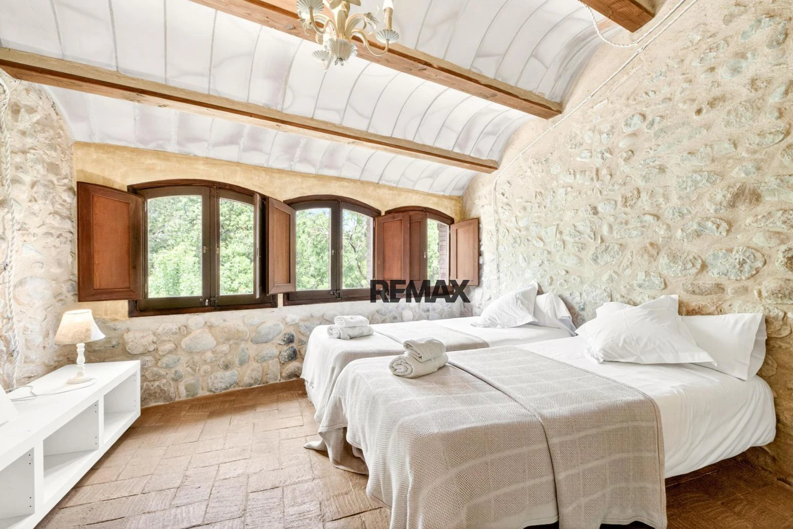 Casa de pueblo con encanto y más de 500 m² entre el Pla de l’Estany y l’Alt Empordà con licencia turística