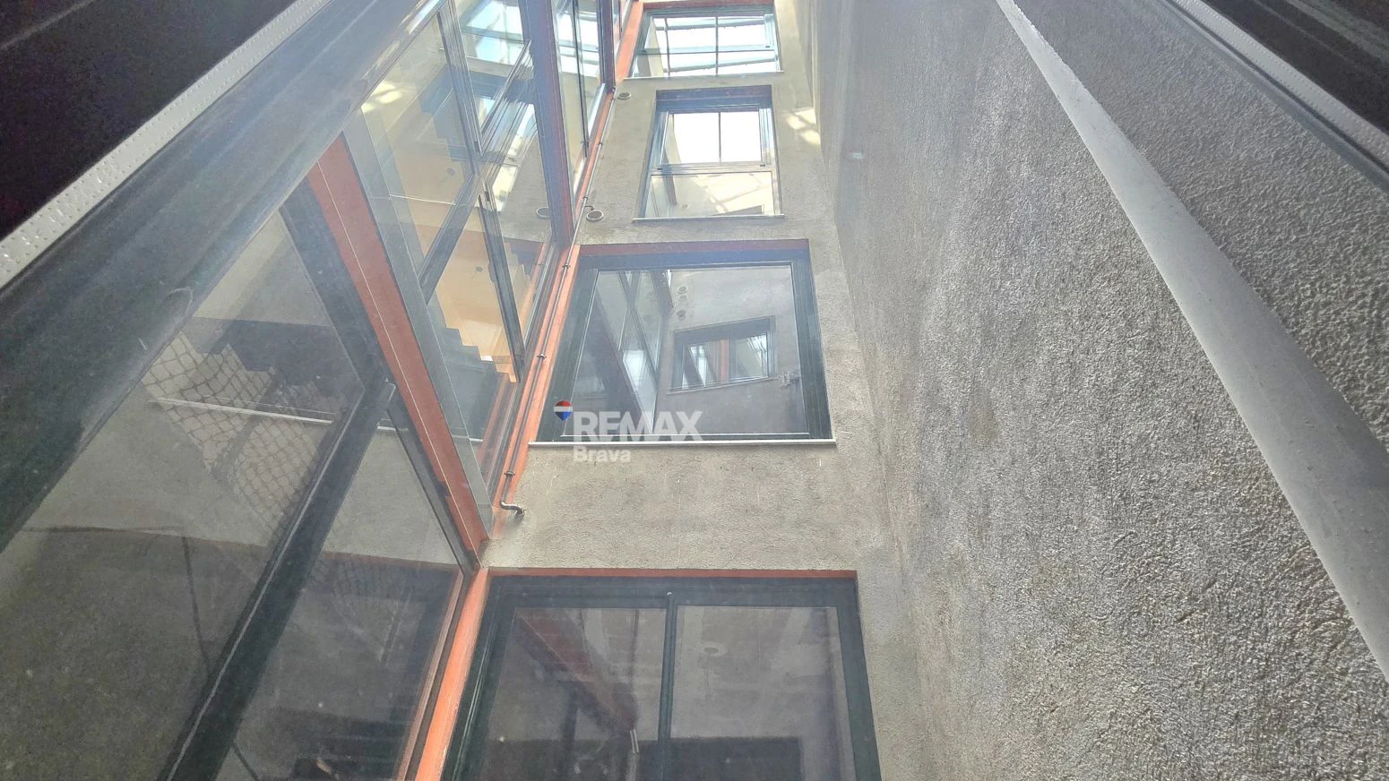 Exclusiva Oportunidad en Blanes: Solar con Más de 500 m² Construidos
