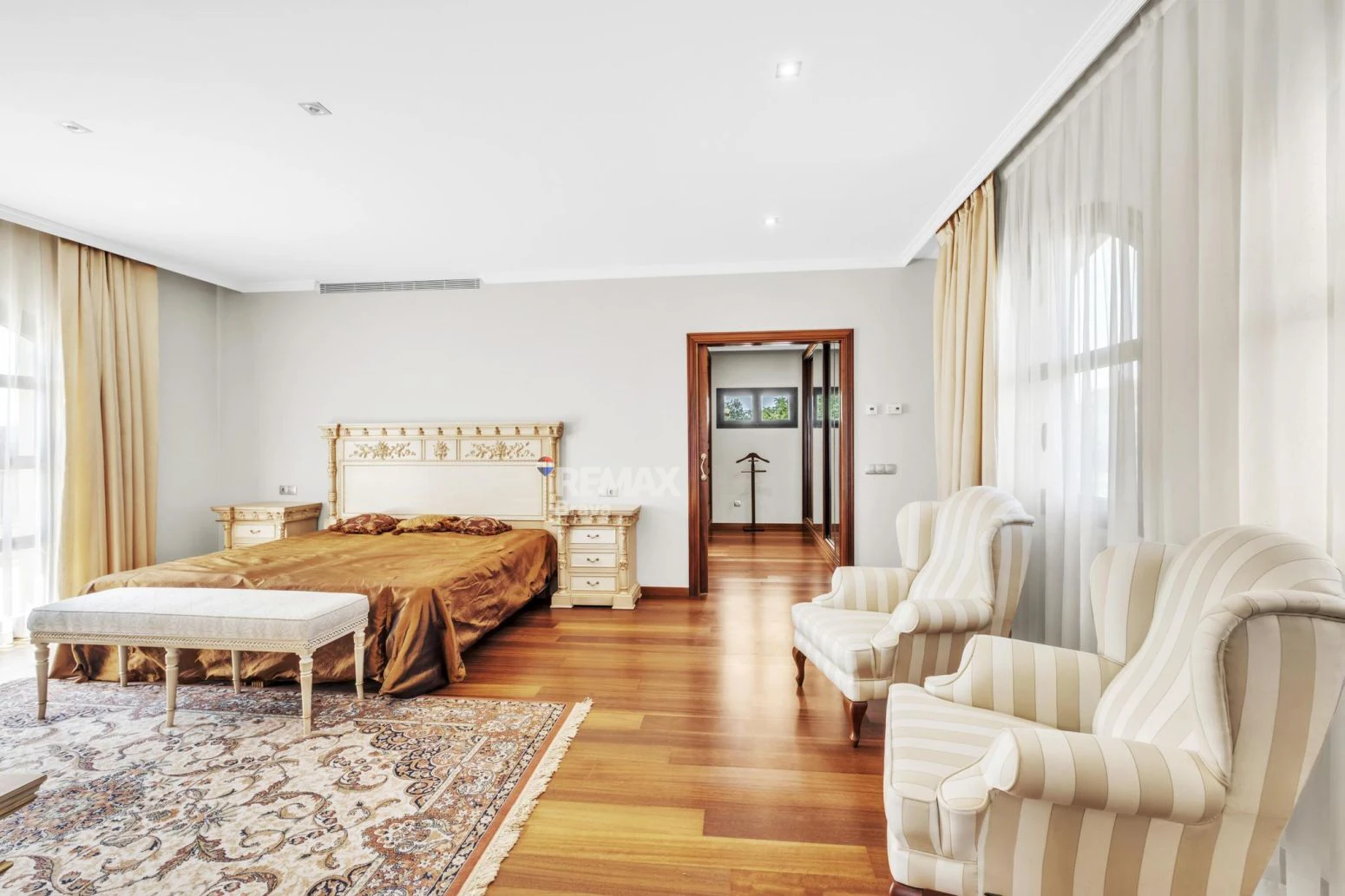 Villa Premium en Primera Línea de Golf en Peralada con Amplios Jardines y Privacidad Total