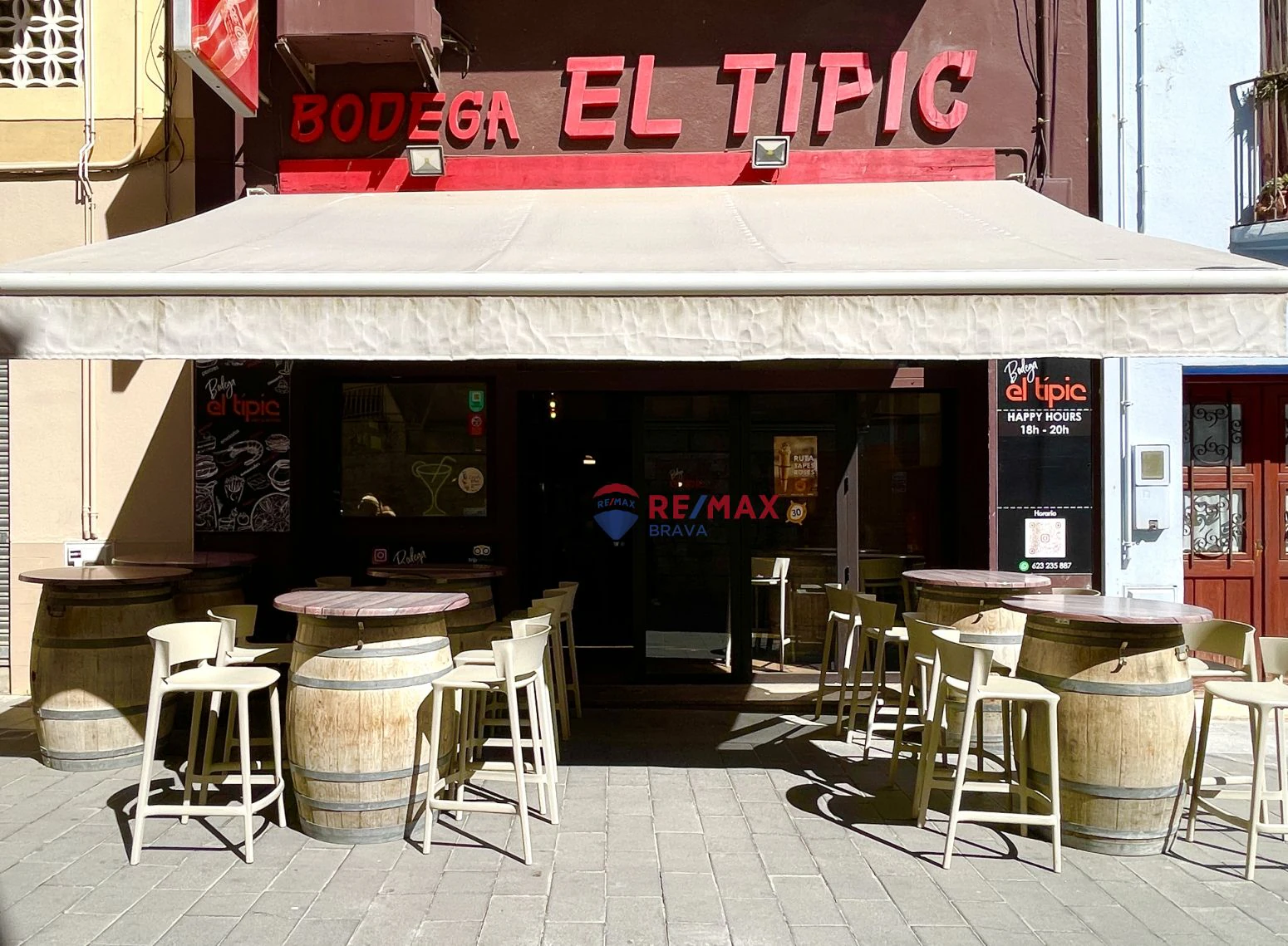 Roses, centro: se traspasa negocio de bar restaurante en inm