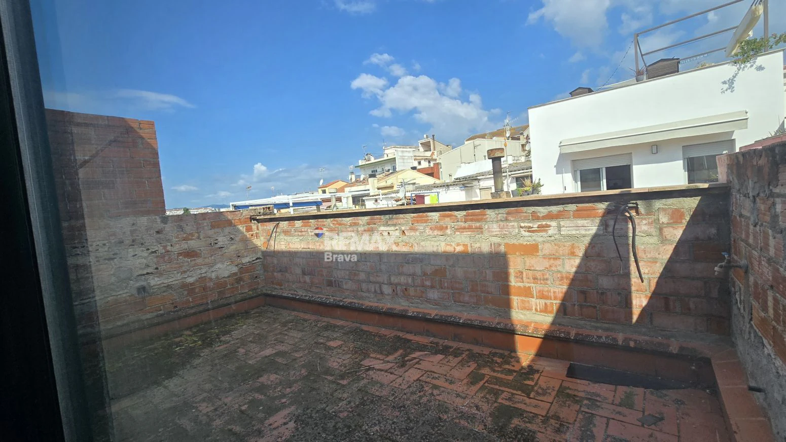 Exclusiva Oportunidad en Blanes: Solar con Más de 500 m² Construidos